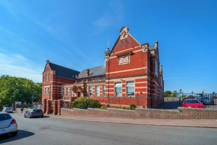 2 Bedroom Flat To Rent In Upper Holly Hill Road Belvedere, DA17