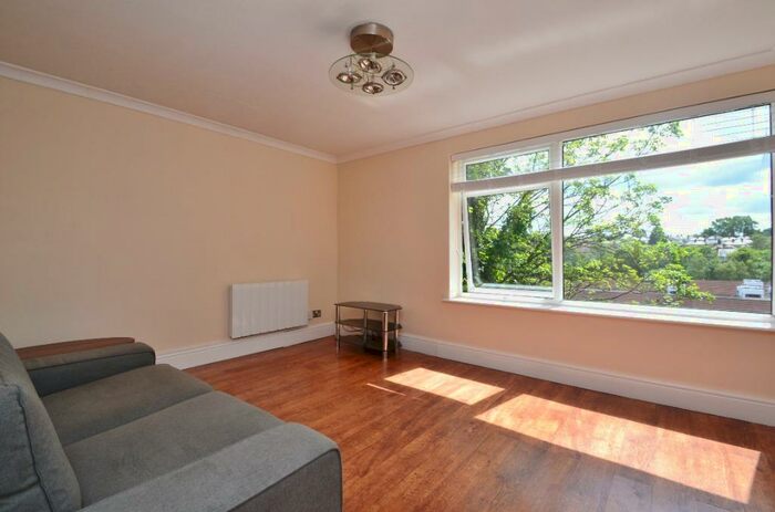 2 Bedroom Flat To Rent In Gledhow Wood Court, Gledhow Wood Road, Leeds, LS8