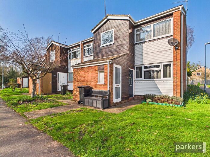 2 Bedroom Maisonette For Sale In Rickman Close, Woodley, Reading, Berkshire, RG5