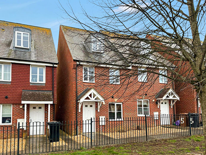 3 Bedroom Semi Detached House To Rent In Pasture Walk, Andover, SP11