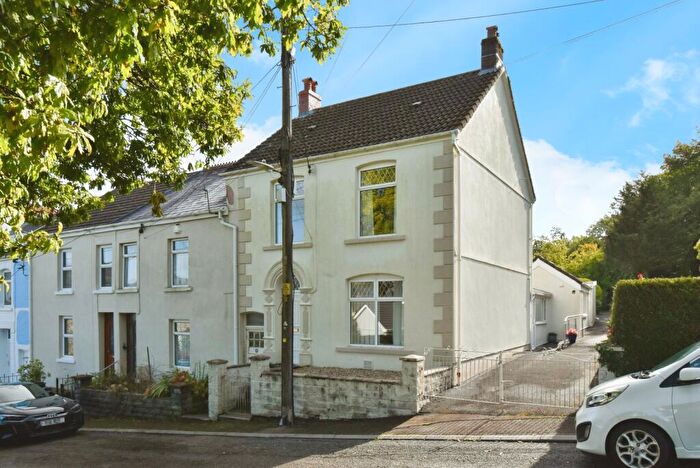 3 Bedroom End Of Terrace House For Sale In Bryncethin Road, Garnant, Ammanford, Carmarthenshire, SA18