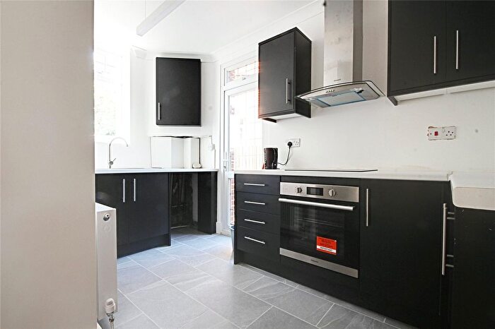 2 Bedroom Maisonette To Rent In Myddelton Avenue, Enfield, EN1