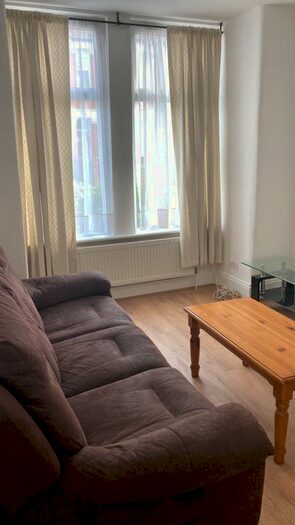 2 Bedroom Flat To Rent In Sandringham Road, London, NW2