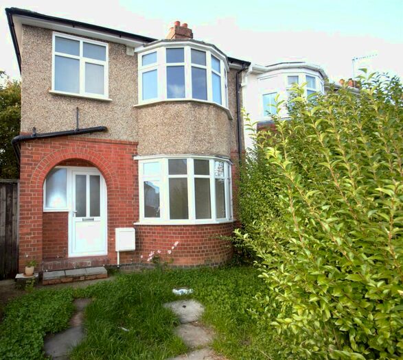 3 Bedroom Semi-Detached House To Rent In Shelley Road, Luton, LU4