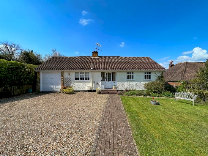 4 Bedroom Detached House To Rent In High Street, Dormansland, RH7