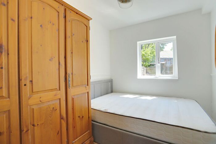 5 Bedroom End Of Terrace House To Rent In Central Avenue, Enfield, EN1