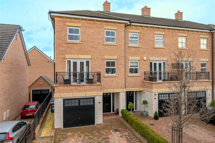 4 Bedroom End Of Terrace House For Sale In St. Andrews Walk, Newton Kyme, LS24