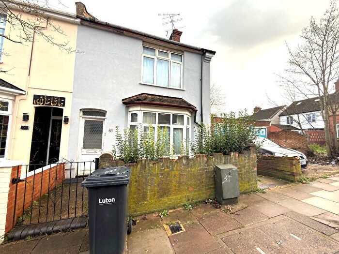 3 Bedroom End Terrace House For Sale In Ferndale Road, Dallow, Luton, Bedfordshire, LU1