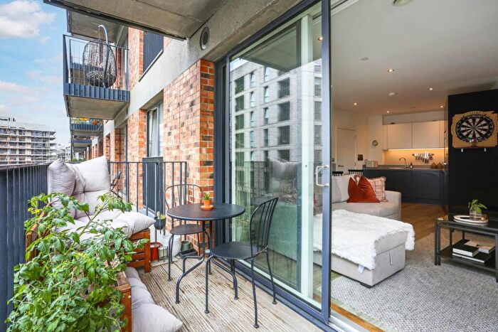 1 Bedroom Apartment For Sale In Rookwood Way, Fish Island, E3