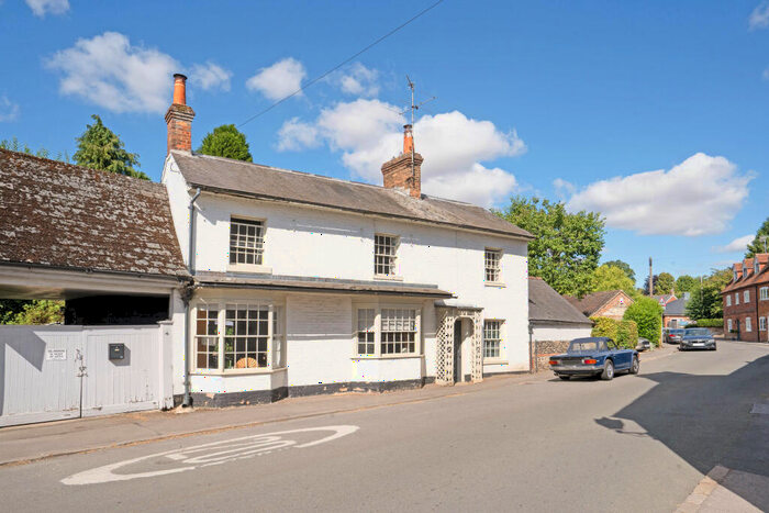 4 Bedroom Detached House For Sale In Back Lane, Marlborough, SN8