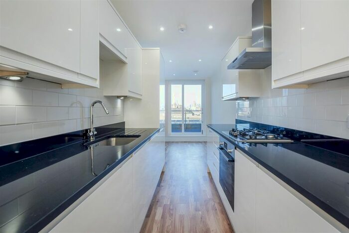 2 Bedroom Flat To Rent In Rye Lane, London, SE15