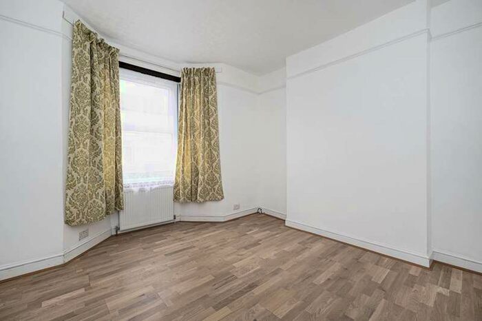 6 Bedroom House To Rent In Neville Road, Forest Gate, E7