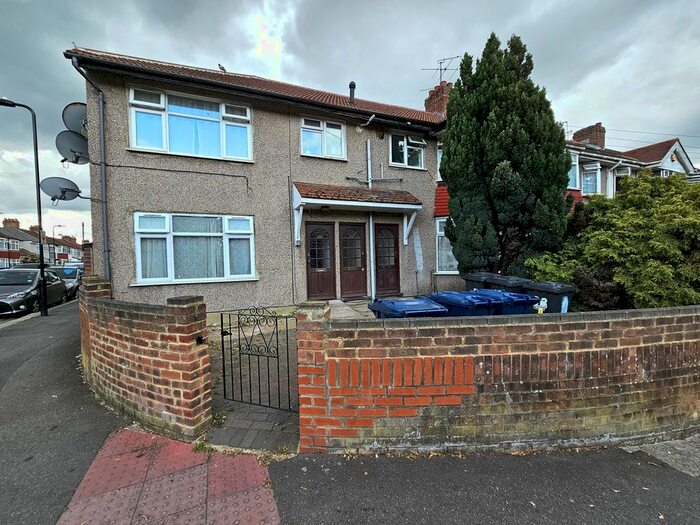 1 Bedroom Maisonette To Rent In Bilton Road, Perivale, Greenford, UB6