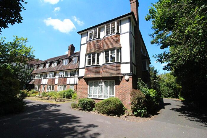 2 Bedroom Flat For Sale In Purberry Shot, Ewell Village, KT17