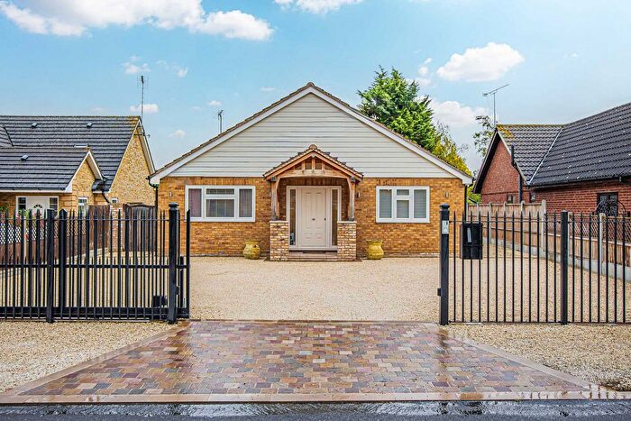 4 Bedroom Detached Bungalow For Sale In Sugden Avenue, Wickford, SS12