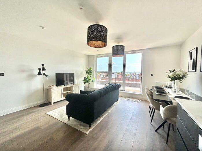 2 Bedroom Flat For Sale In Chalkwell Heights, Westcliff-On-Sea, SS0