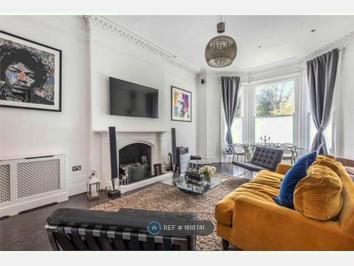 2 Bedroom Flat To Rent In Bromley Road, Beckenham, BR3