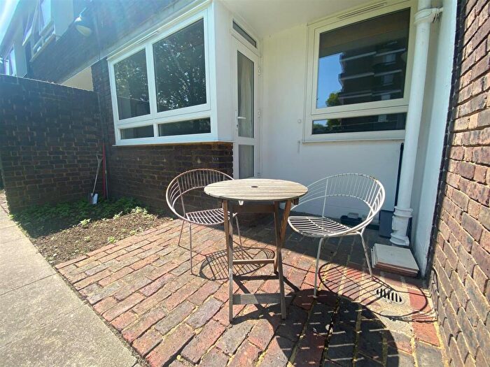 Studio To Rent In Penshurst Road, Hackney, E9 - Photo 3