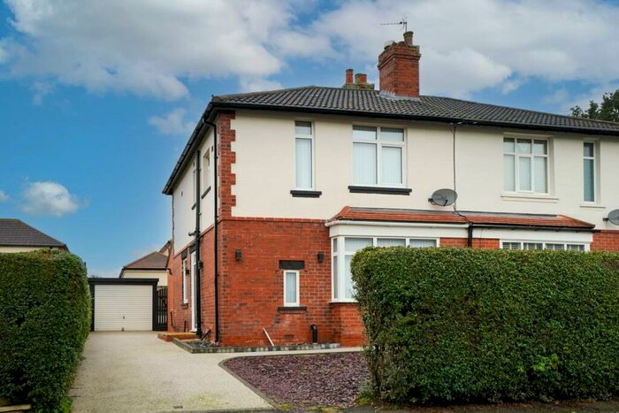 3 Bedroom Semi-Detached House To Rent In Barrowby Avenue, Austhorpe, Leeds, LS15