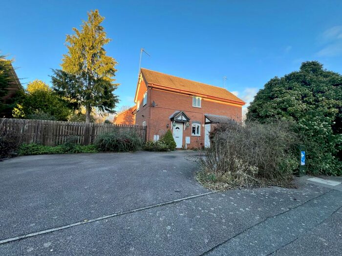 2 Bedroom Semi-Detached House To Rent In The Weavers, Northampton, NN4