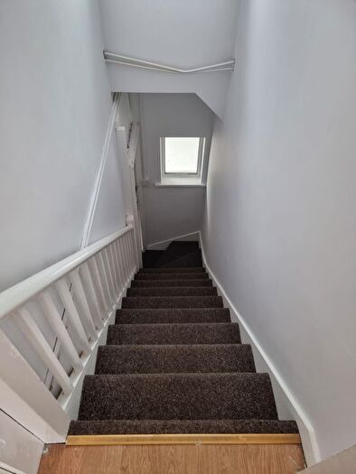 2 Bedroom Flat To Rent In Morris Crescent, Oxford, OX4