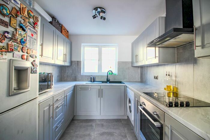 2 Bedroom Flat To Rent In Caspian Way, Purfleet-On-Thames, RM19