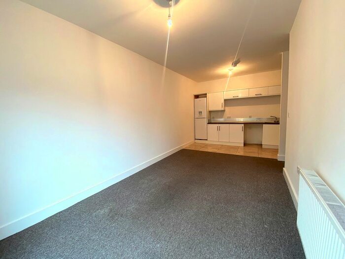 2 Bedroom Flat To Rent In Havant Road, Drayton, Portsmouth, PO6