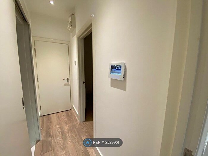 1 Bedroom Flat To Rent In New Cross Road, London, SE14