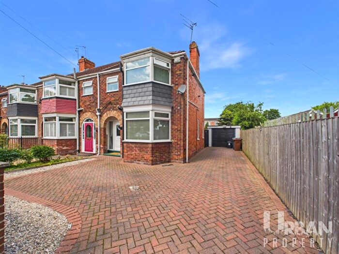 3 Bedroom End Of Terrace House For Sale In Leads Road, Sutton-On-Hull, Hull, HU7