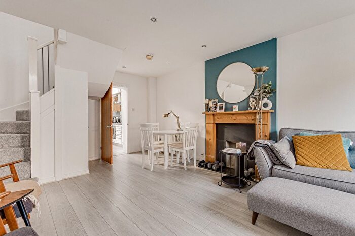 2 Bedroom Mews To Rent In Old Dairy Mews, Balham, SW12