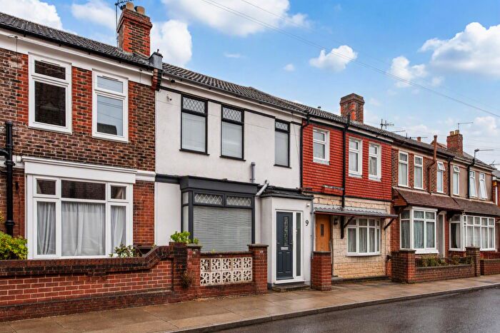 3 Bedroom Terraced House For Sale In Lichfield Road, Portsmouth, PO3