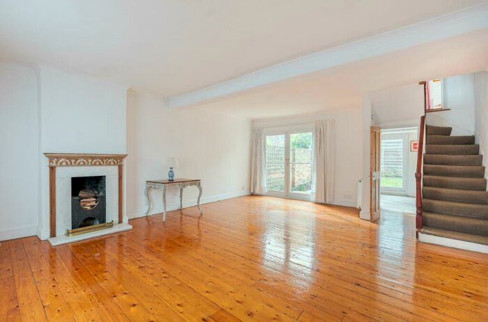 2 Bedroom Terraced House To Rent In Poyntz Road, SW11