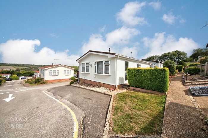 2 Bedroom Park Home For Sale In Limit Home Park, Northchurch, Berkhamsted, Hertfordshire, HP4
