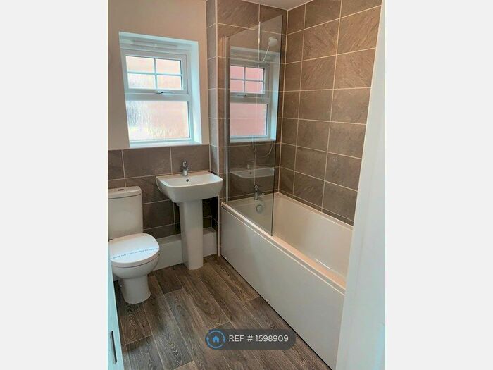 2 Bedroom Flat To Rent In Electric Way, Birmingham, B11