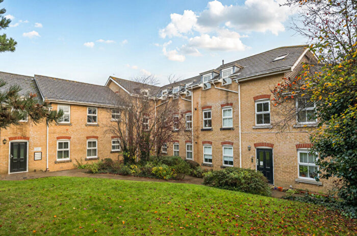 2 Bedroom Apartment For Sale In Cambridge Court, Tapster Street, High Barnet, Herts, EN5