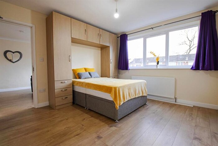 2 Bedroom Apartment To Rent In Wellman Croft, Birmingham, West Midlands, B29