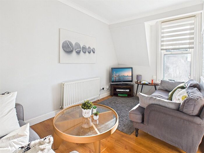 1 Bedroom Flat To Rent In Heath Road, Twickenham, TW1