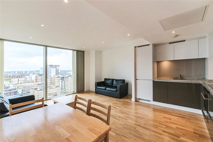 1 Bedroom Apartment To Rent In Landmark West Tower, Marsh Wall, E14