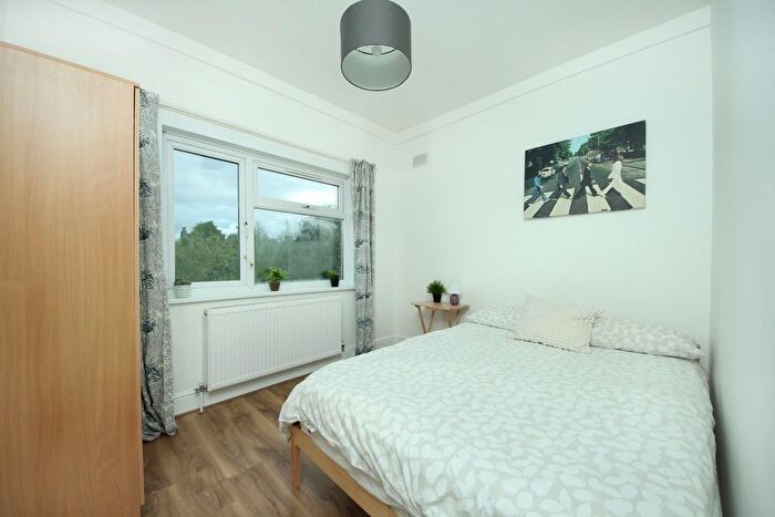 3 Bedroom Flat To Rent In Shakespeare Road, W7