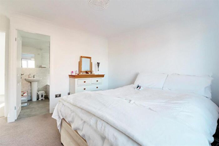 5 Bedroom Detached House For Sale In Vicarage Walk, North Cave, HU15