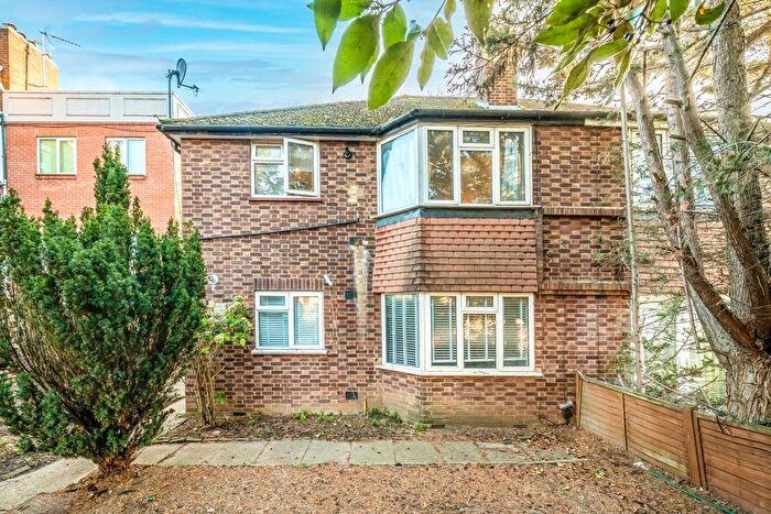 2 Bedroom Flat For Sale In Thornbury Road, Isleworth, TW7