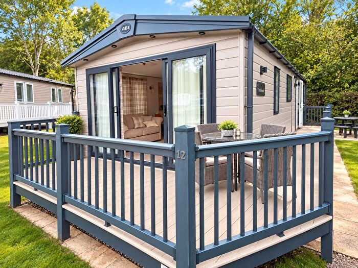 2 Bedroom Park Home For Sale In Butt Lane, Burgh Castle, NR31