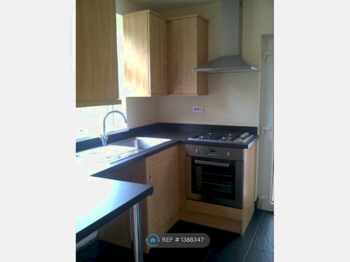 3 Bedroom Semi-Detached House To Rent In Norwich Road, Leicester, LE4