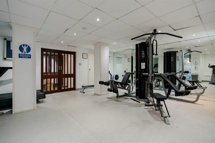 1 Bedroom Flat For Sale In Dolphin Court, High Wycombe, HP11
