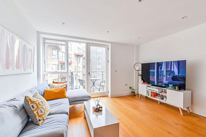 1 Bedroom Flat For Sale In Tollgate Gardens, North Maida Vale, London, NW6