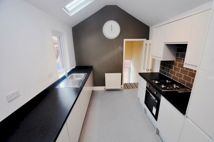 3 Bedroom Flat To Rent In Ashleigh Grove, West Jesmond, Newcastle Upon Tyne, NE2