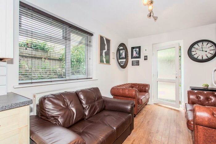 5 Bedroom Terraced House To Rent In Kincraig Street, Cardiff, CF24