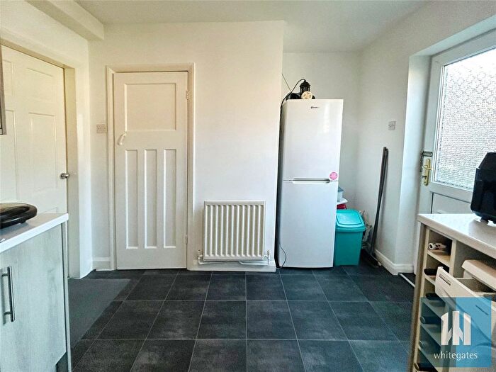 3 Bedroom End Of Terrace House For Sale In Kingsway, Pontefract, West Yorkshire, WF8