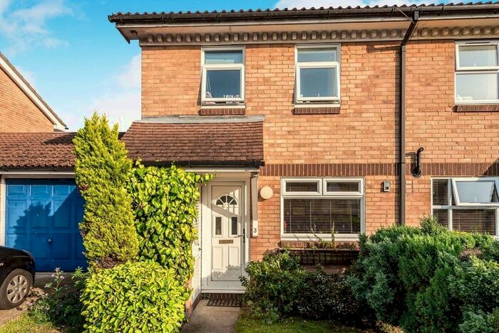 3 Bedroom House To Rent In Rushall Green, Luton, Bedfordshire, LU2