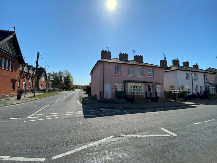 2 Bedroom Cottage To Rent In High Street, Kelvedon, CO5